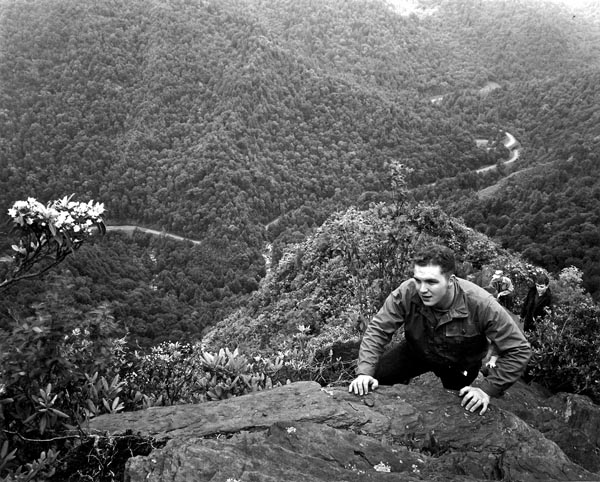 Hiking to the crest of the 'Chimneys'
