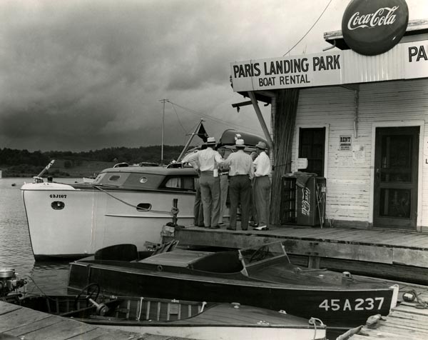 Boat dock at Paris Landing State Park